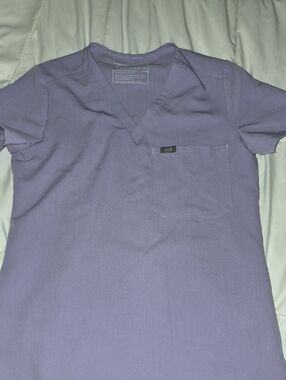 Figs Womens Lavender V-Neck Scrub Top with Chest Pocket
